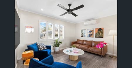 Stylish living in the heart of Seven Hills - Photo 3