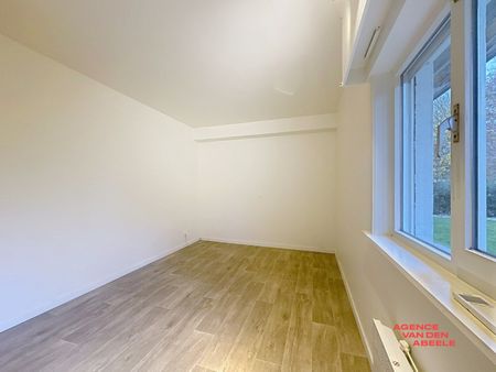 Gelijkvloers appartement met 2 slaapkamers, ruime garage en tuin - Foto 5