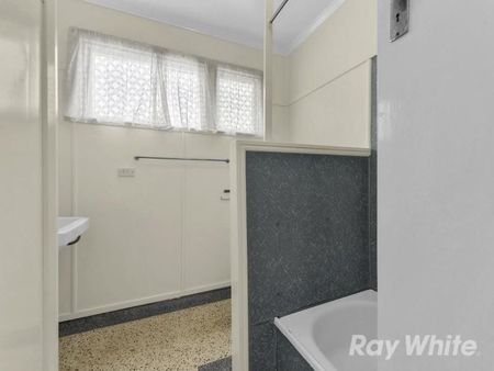 Spacious unit in great location! - Photo 5