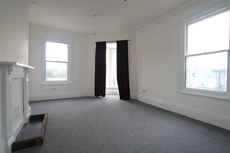 London Road South, Lowestoft - Photo 2