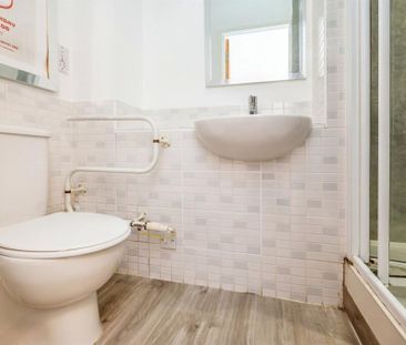 2 bedroom apartment to rent - Photo 6