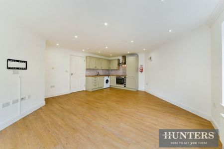 1 bedroom Flat To Let - Photo 3