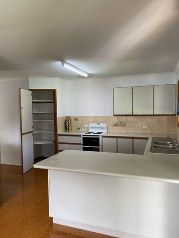 Family home in Cooran with Workshed - Photo 5