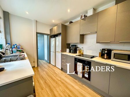 1 bedroom mid-terrace to rent West Parade - Photo 4