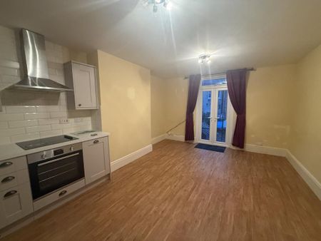 Studio to rent - Photo 2