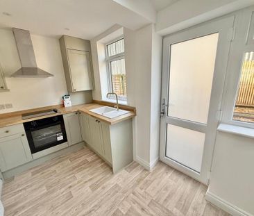 3 bedroom terraced house to rent - Photo 2