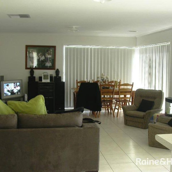 COMFORTABLE FAMILY LIVING - Photo 1