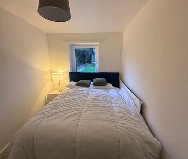 £1,250 PCM, Two Bedroom Ground Floor Flat with Enclosed Garden in R... - Photo 1