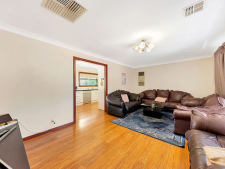 Your Search is over - Spacious Family Home - Photo 3