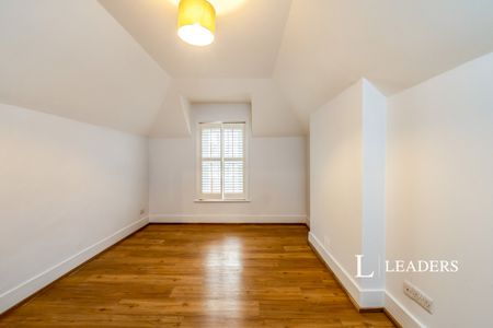 4 bedroom house to rent Clydesdale Avenue, Chichester, PO19 - Photo 3