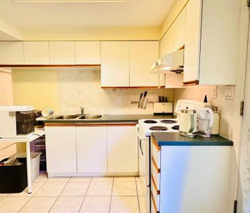 For Lease - 26 Ashglen Court, Toronto, Ontario - Photo 2