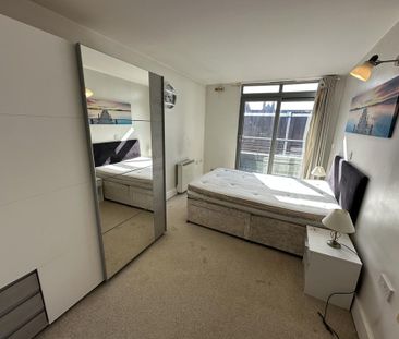 2 bedroom penthouse to rent - Photo 4