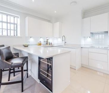 Two Bedroom Flat to rent in London - Photo 3