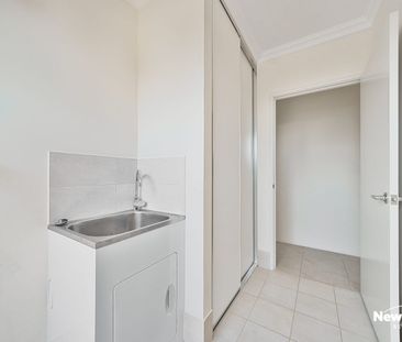 Modern Family Home - Photo 3