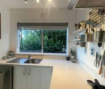 Superb Position – Stunning Views in the Heart of Devonport - Photo 3