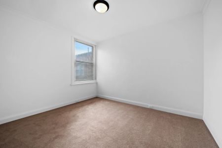 Two Bedroom Apartment Close to Beach - Photo 3