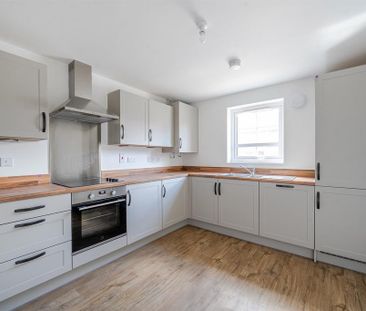 2 bedroom semi-detached house to rent - Photo 5