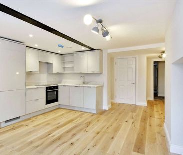 A stylish and contemporary apartment in a central Sevenoaks location. - Photo 5
