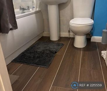 1 bedroom in a house share to rent - Photo 3