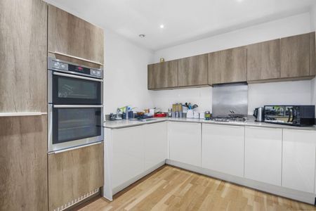 3 Bed Terraced House, Bathurst Square, N15 - Photo 5