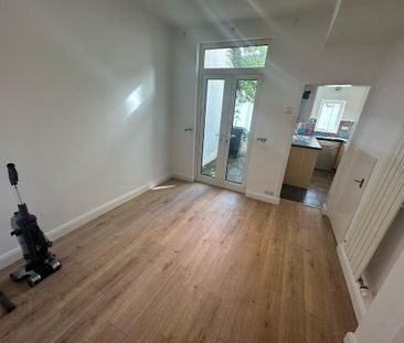 15 Sandhurst Gardens, Belfast, BT9 5AW - Photo 2