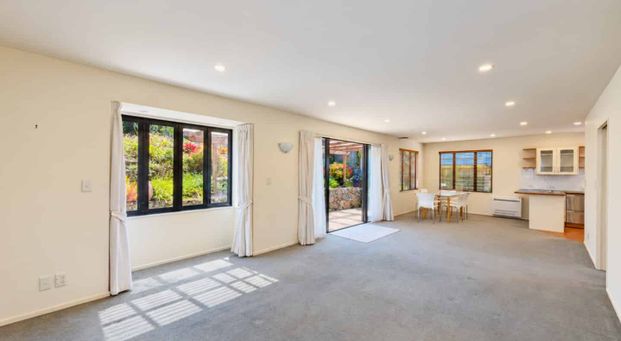 One Tree Hill, 4 bedrooms - Photo 1