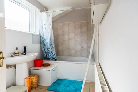 3 Bedroom - Photo 5