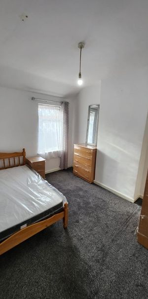 Room in a Shared House, Vinery Mount, LS9 - Photo 1