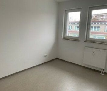 Moderne 2 Zimmer Wohnung mit großem Balkon und Fensterfron - Photo 1
