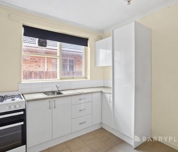 TWO BEDROOM APARTMENT SUPERB LOCATION - Photo 2