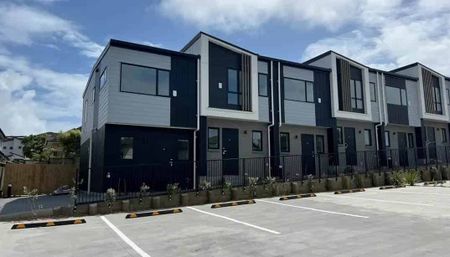 Modern 3 Bedroom Townhouse in Fairview Heights - Photo 4