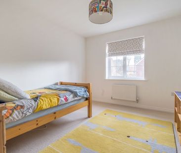 Edmonton Way, Liphook - 4 bedrooms Property for lettings - Seymours - Photo 6