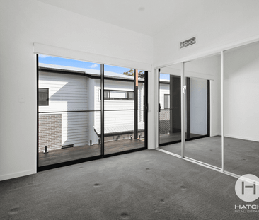 Luxurious Three-Story Townhome for Rent - Photo 6