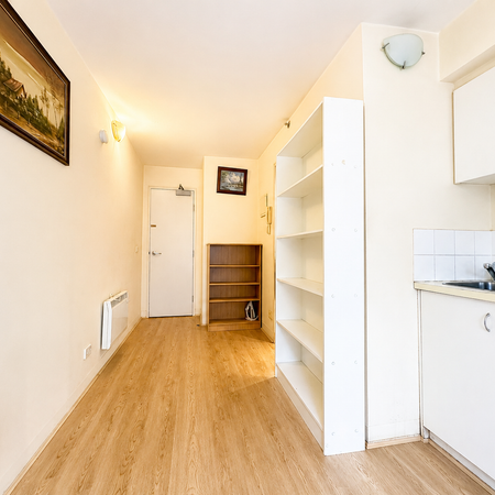Convenient CBD Studio in a Prime Flinders Street Location - Photo 4