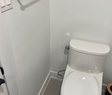 For Lease - 6 Edgewood Gardens Unit# B, Toronto, Ontario - Photo 2