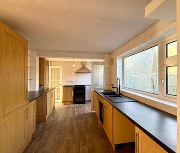 3 bedroom semi-detached house to rent - Photo 1