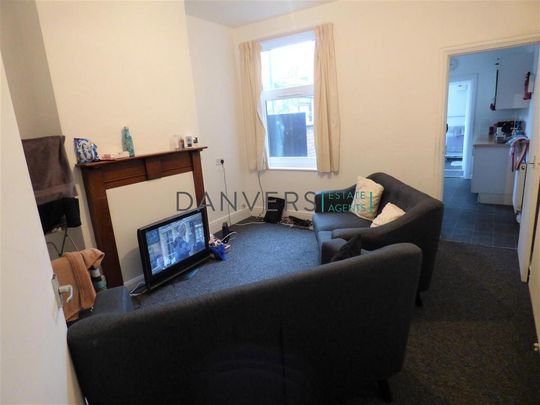 4 bedroom terraced house to rent - Photo 1