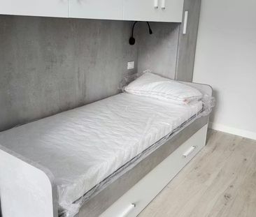 Via Azzo Gardino, Bologna, Emilia-Romagna 40122 - Photo 3