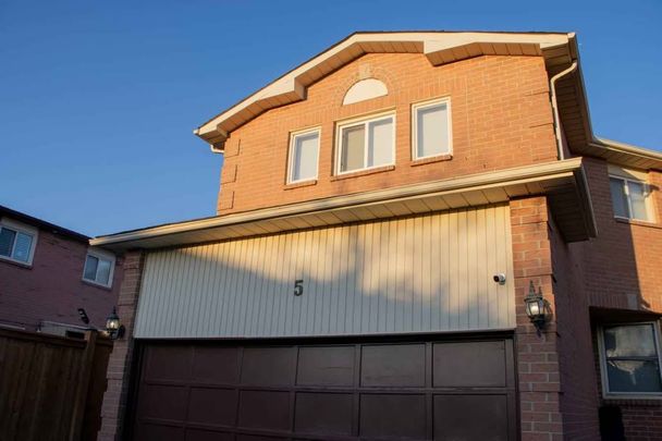 For Lease - 5 Castlehill Road, Brampton, Ontario - Photo 1