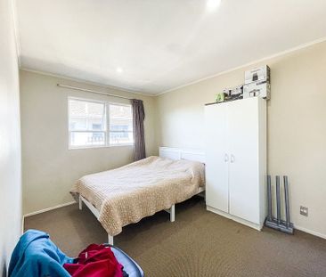 END UNIT WITH SUNNY VIEWS, OPEN HOME 27Apr 2-2:30 - Photo 3