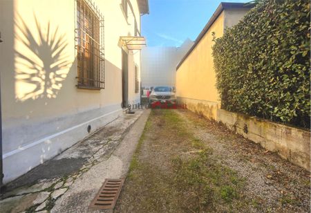 Luminoso appartamento piano terra con 2 camere e resede privata - Photo 3