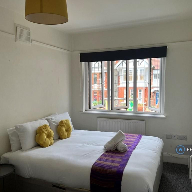 1 bedroom in a house share to rent - Photo 1