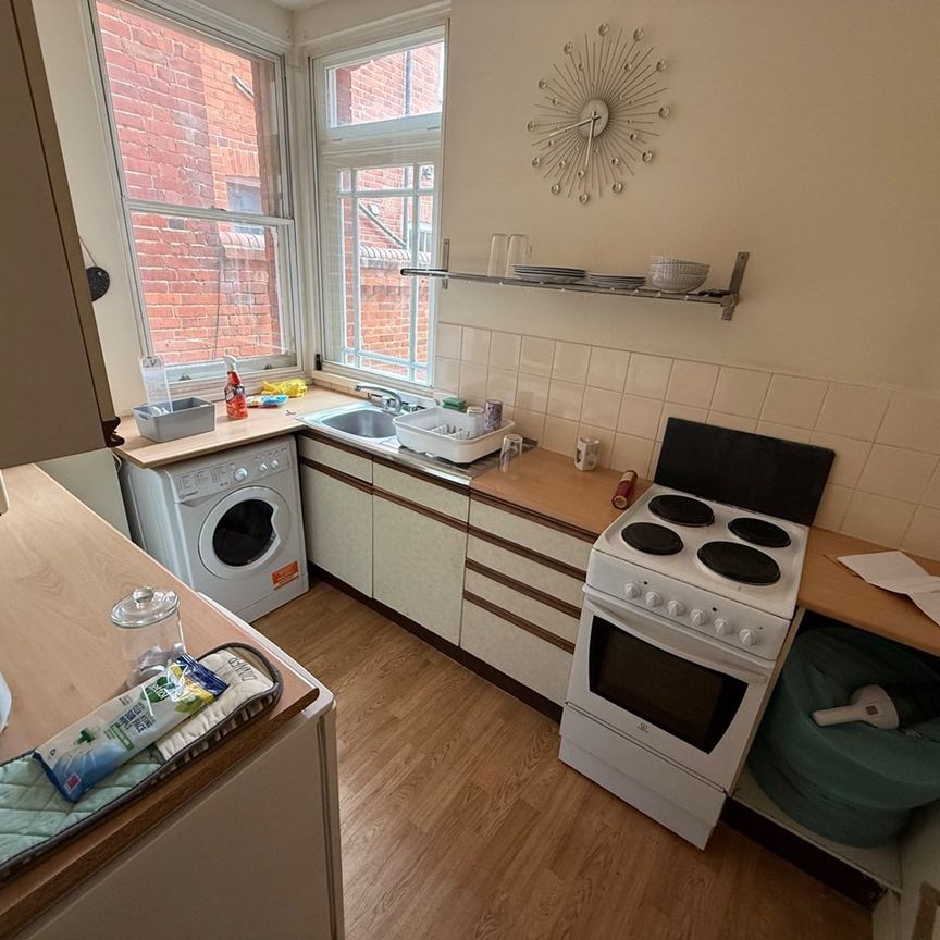 Studio Flat, New Road, RG1 - Photo 2
