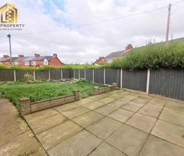 3 bedroom end of terrace house to rent - Photo 2