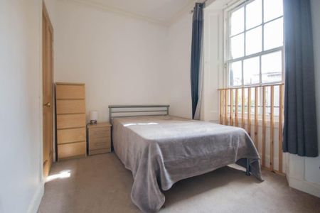 3 bedroom flat to rent - Photo 2