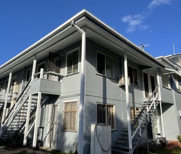 Close to beach - shops and school - Photo 1