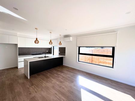 Brand New, Stylish & Spacious – The Perfect Family Retreat - Photo 2