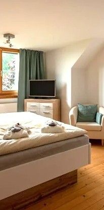 Ruhiges Doppelzimmer in ländlicher Lage mit Gartenblick - Photo 1