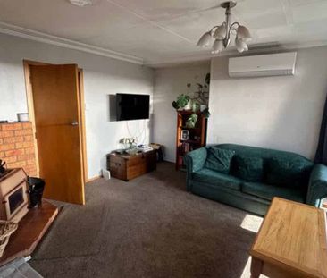 Tidy three bedroom home - Photo 3