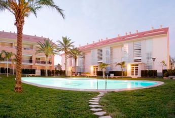 For long-term rent: apartment in Javea, Golden Garden urbanization, with 2 bedrooms and a pool.